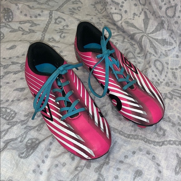 Umbro Other - Umbro Pink Soccer Cleats Girls Sz 13